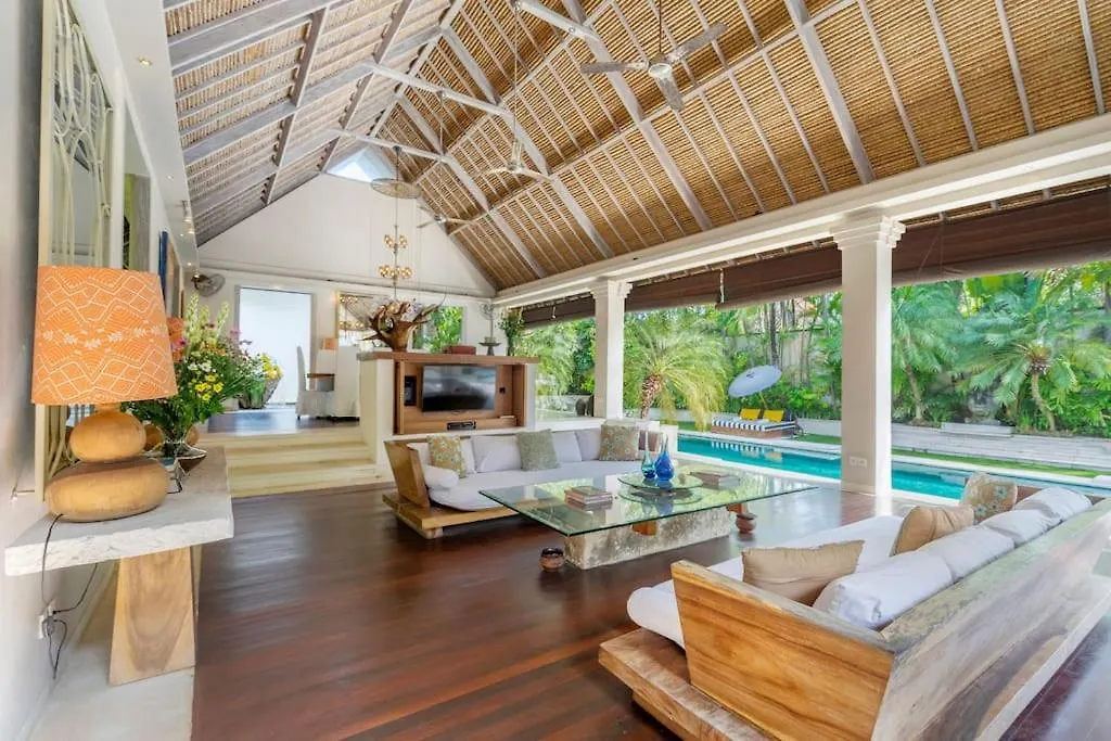 4Br Villa With Large Pool At Seminyak Beach سمينياك