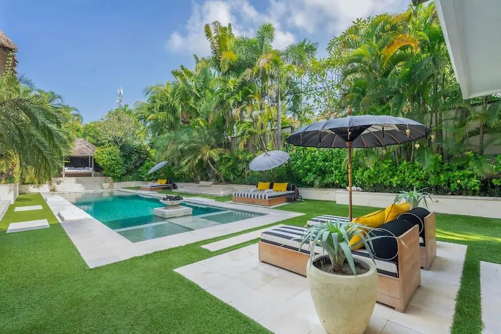 4Br Villa With Large Pool At Seminyak Beach